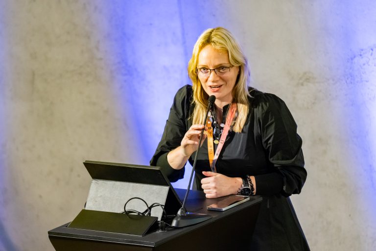 Intelligent Governance: Involvement of Citizens, Algorithms, and Human Sensitivity