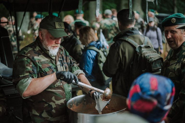 Tyrimas parodė: rekordiniame skaičiuje šaulių – aukštąjį išsilavinimą turintys, dirbantys
